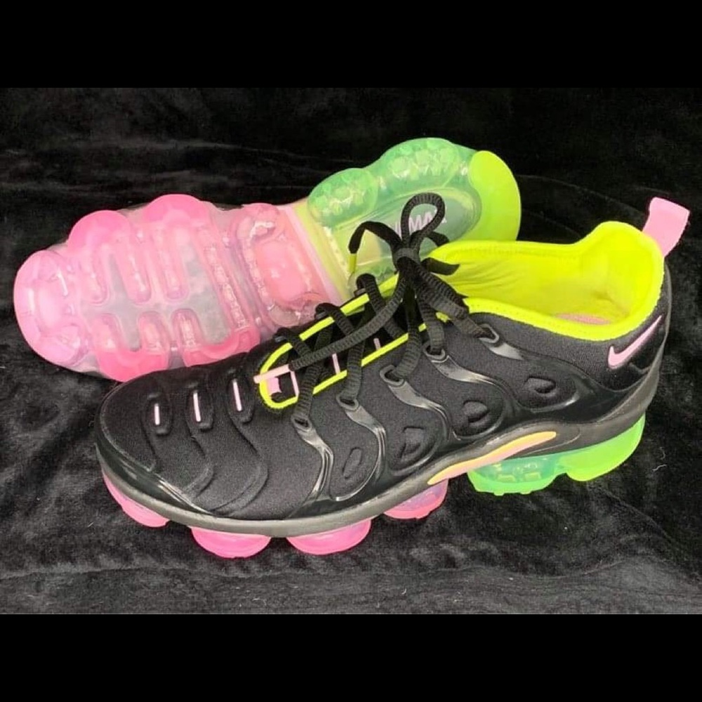 NIKE AIR VAPORMAX PLUS (Pink Rise)
